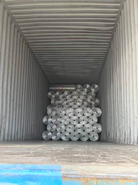 Anping Qiandu Wire Mesh Products Co., Ltd manufacturer production line