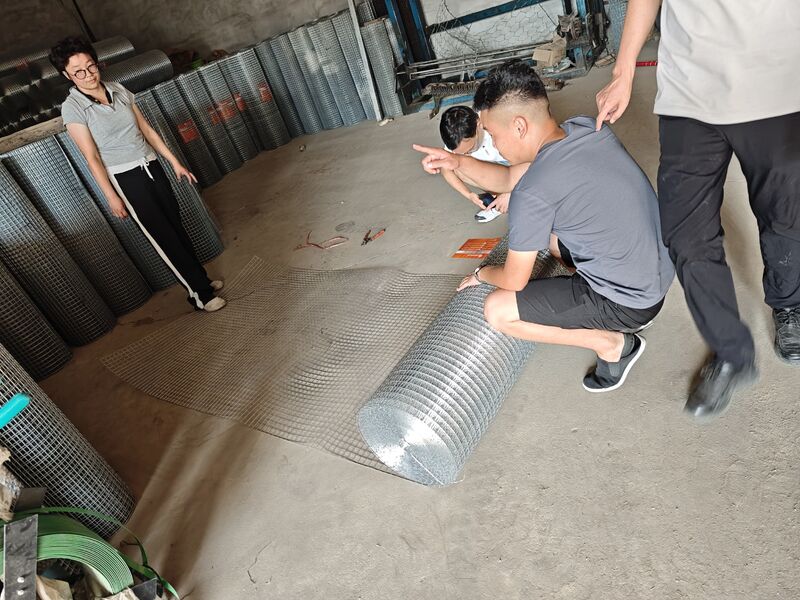 Anping Qiandu Wire Mesh Products Co., Ltd manufacturer production line